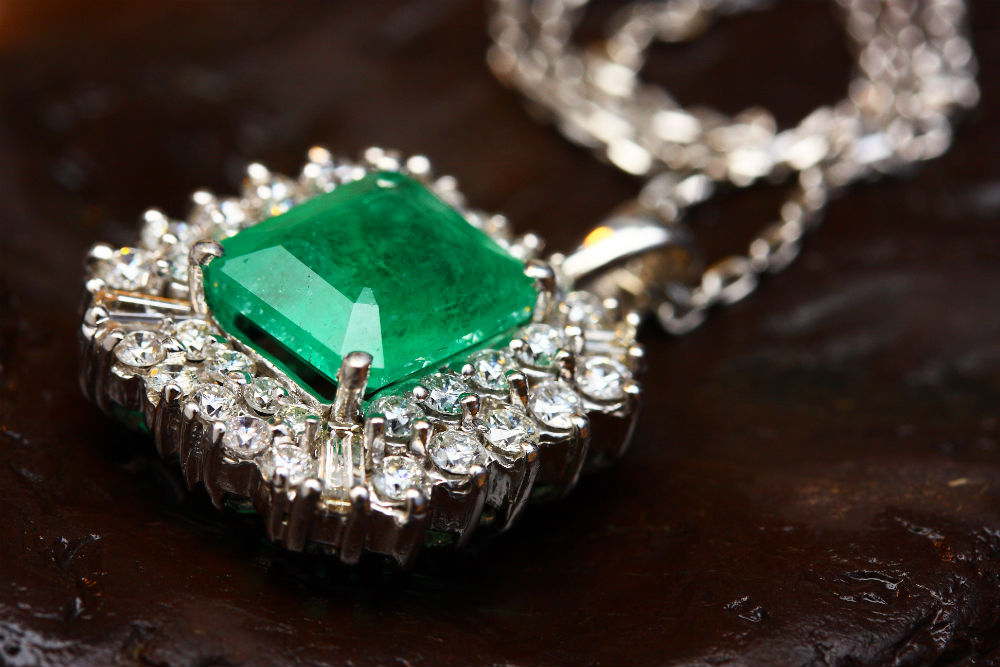 In the Spirit of the Season: Emerald Birthstone Jewelry for May