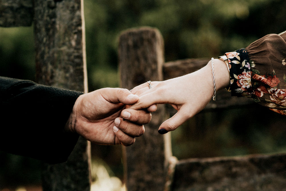 Promise Rings: A Couple's Guide to Showing Your Commitment Before the Proposal