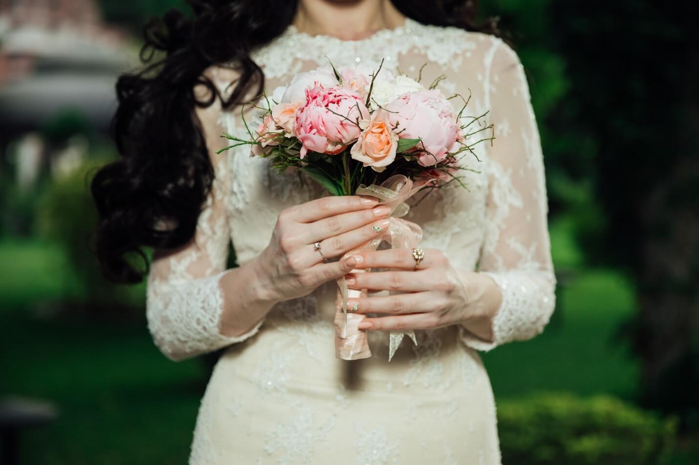 All About Halos: Everything You Need to Know About Buying a Halo Engagement Ring All About Halos: Everything You Need to Know About Buying a Halo Engagement Ring
